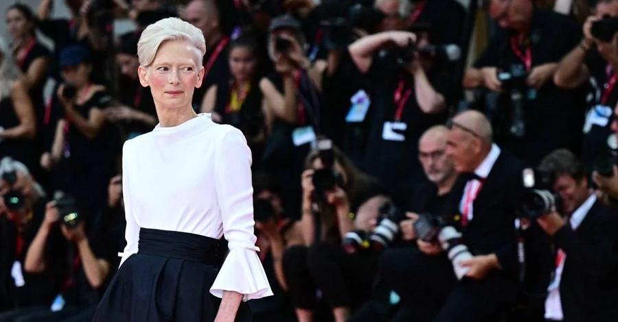 Наряды звезд на открытии Венецианского кинофестиваля: Кейт Бланшет - в Armani Privé, Тильда Суинтон - в Chanel