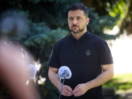  Зеленский в Киеве почтил память погибших в результате удара РФ и призвал к жестким санкциям