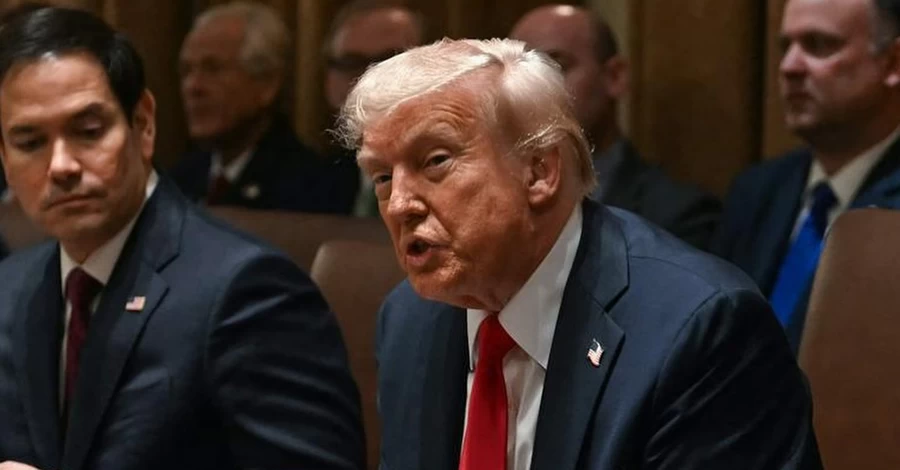 Трамп вышел играть в гольф, чем опроверг слухи о своей 