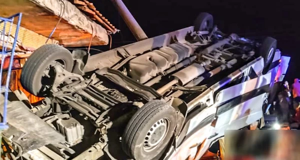 На Николаевщине перевернулся пассажирский микроавтобус, погибли три человека