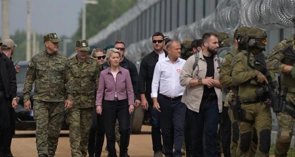 Туск и фон дер Ляйен посетили границу с Беларусью, несмотря на предупреждение службы безопасности