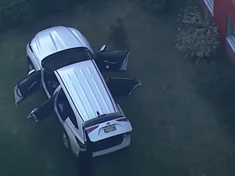 В Австралии легковой автомобиль протаранил ворота генконсульства России