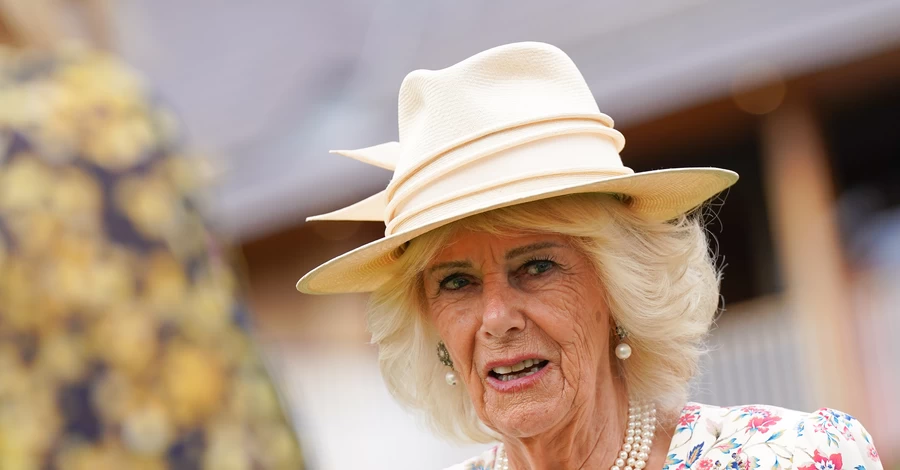Королева Камілла в юності ледь не стала жертвою насильства: Відбилась підбором