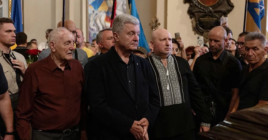 Проститься с Парубием во Львове пришли Порошенко, Луценко и Турчинов