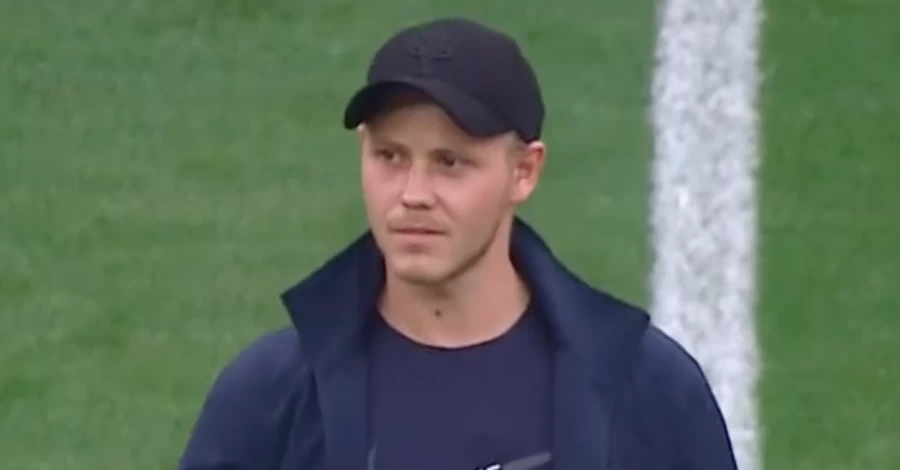 Украинец, который 9 лет провел в плену, символическим ударом открыл матч 