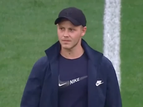 Украинец, который 9 лет провел в плену, символическим ударом открыл матч 