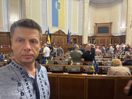 Рада встигла відкрити рекордну 14-ту сесію парламенту, згідно з Конституцією
