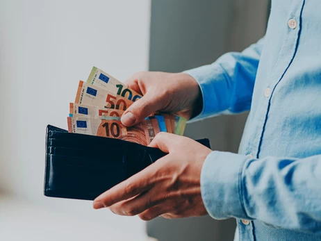 Нацбанк уже изучает возможность перехода с доллара на евро