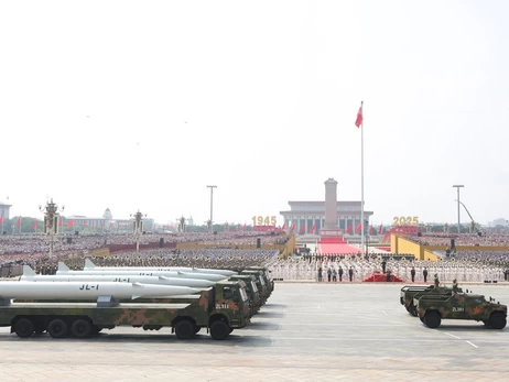 Лазеры, подводные дроны и ракеты, бьющие по всему миру: что показали на параде в Пекине