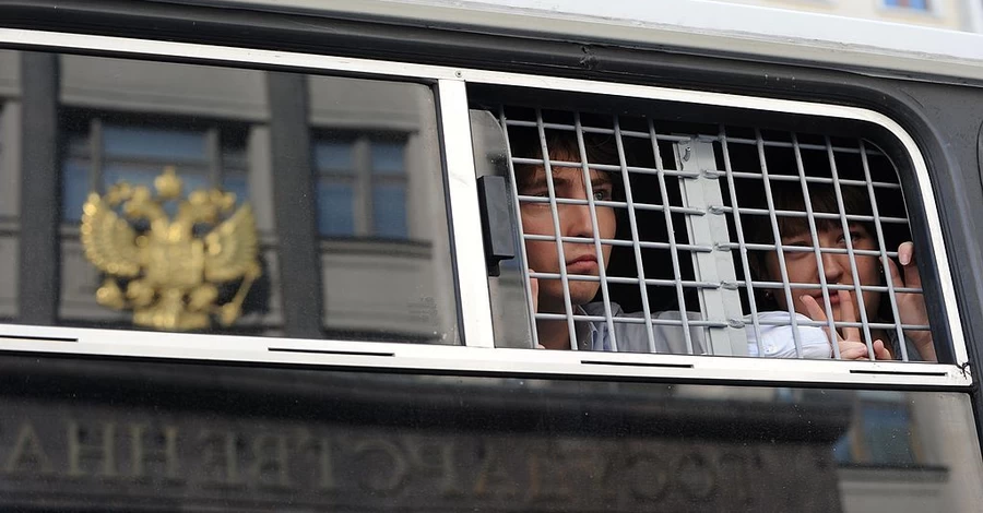 Скрепы крепчают: осень в России началась с новых правил и запретов 