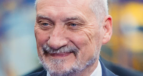 У Польщі екс-міністра оборони звинуватили у розголошенні секретної інформації