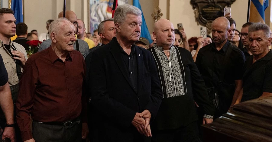 От Порошенко до Тимошенко: кто из политиков приехал во Львов попрощаться с Парубием