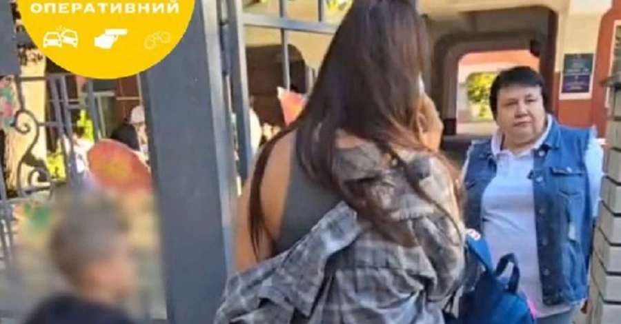 Младшие дети плакали, а старшие уходили, - родители рассказали о скандале с дресс-кодом в столичной гимназии