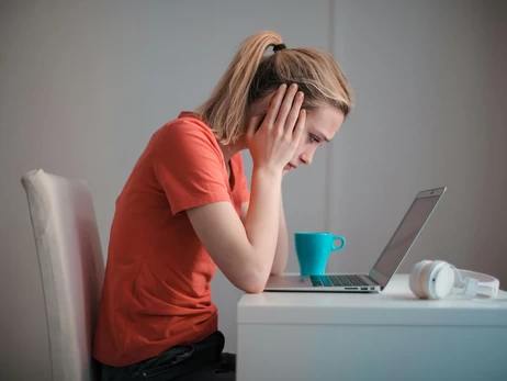 Чем опасна новая мода на ИИ-психологов: искусственный интеллект слушает, но не чувствует 