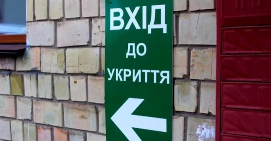 В одесском лицее на школьников в укрытии обвалился подвесной потолок