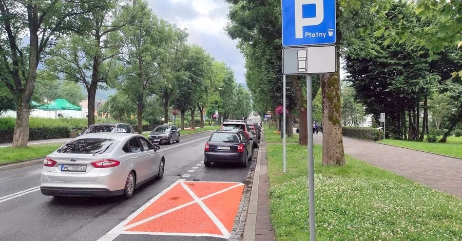 У Польщі запроваджують нові правила паркування - окремі місця для місцевих та для туристів