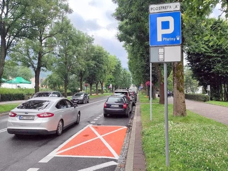 У Польщі запроваджують нові правила паркування - окремі місця для місцевих та для туристів