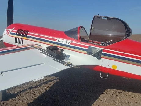 На Львівщині здійснив аварійну посадку в полі Су-31, який летів до Словаччини