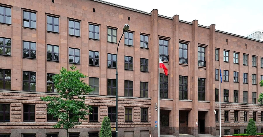 Польща закликала своїх громадян негайно залишити Білорусь