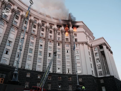 Свириденко показала последствия пожара в здании Кабмина после атаки БПЛА