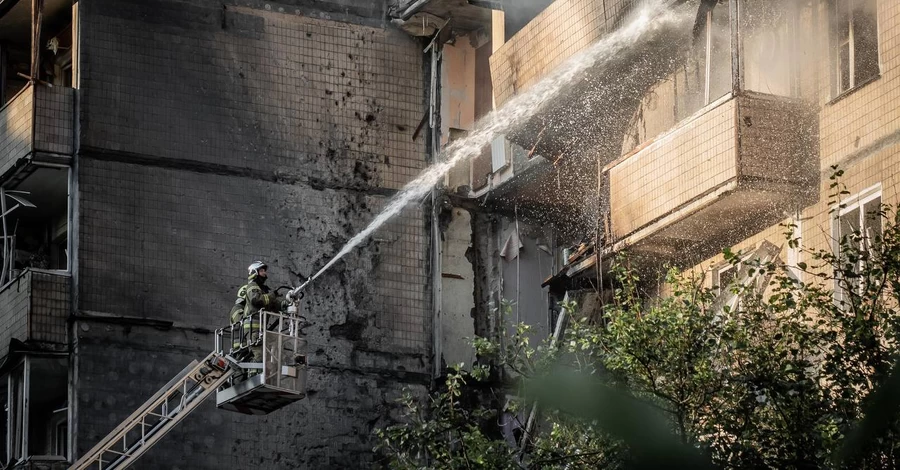 Раненной в Киеве беременной женщине экстренно вызывали роды, за ее жизнь борются врачи