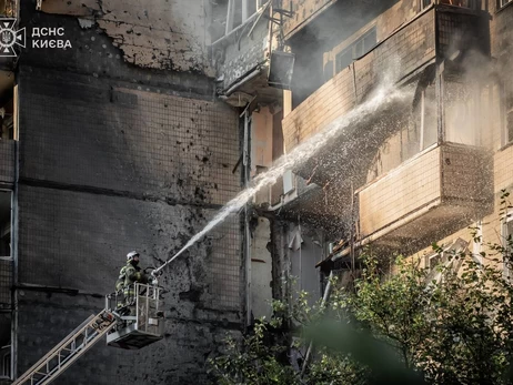 Раненной в Киеве беременной женщине экстренно вызывали роды, за ее жизнь борются врачи