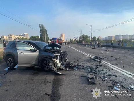 В результате ДТП в Киеве водитель и пассажир иномарки сгорели заживо, еще два человека пострадали