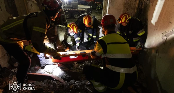 Кількість жертв удару по Києву зросла до трьох - з-під завалів дістали тіло чоловіка