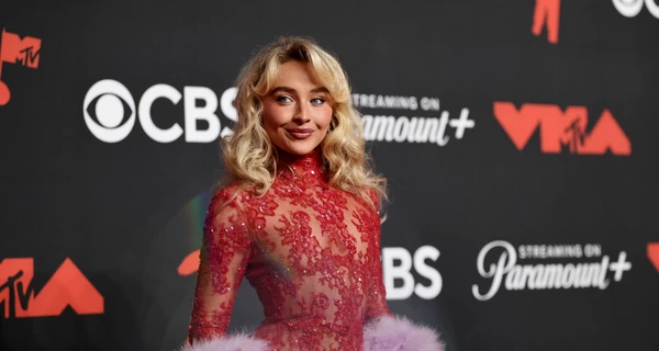 Наряды звезд на MTV VMA 2025: Сабрина Карпентер в Valentino, Doja Cat в Balmain