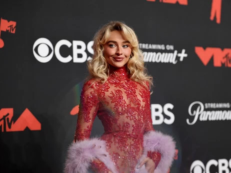 Наряды звезд на MTV VMA 2025: Сабрина Карпентер в Valentino, Doja Cat в Balmain