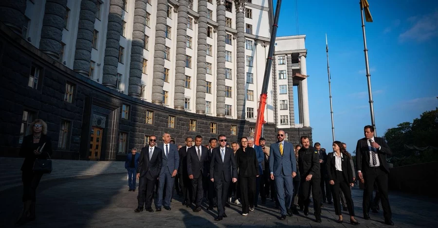 Свириденко показала дипломатам пошкодження Кабміну після обстрілу Росією