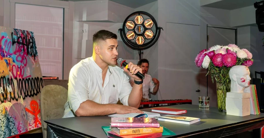 Девизоров, Мирошниченко и Малкова зачитали стихи на благотворительном вечере в поддержку Нацгвардии