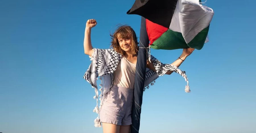 Грета Тунберг заявила, що її судно на шляху до Гази атакував дрон 