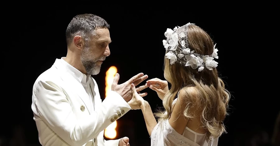 Катя Сильченко в финале показа на Украинской неделе моды сыграла свадьбу с мужем