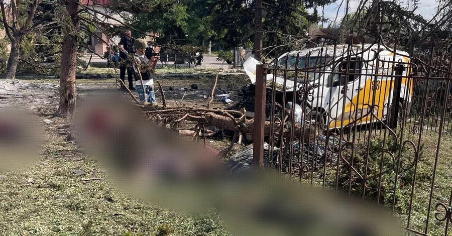 Более 20 человек погибли в поселке Яровая Донецкой области от удара авиабомбой