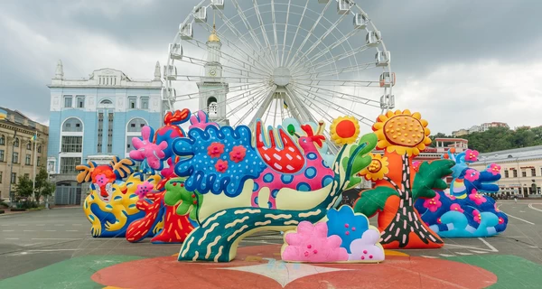 В Киеве открыли инсталляцию американских художников по мотивам картин Примаченко