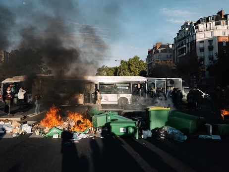 Францію охопили антиурядові протести - 100 тисяч людей вийшли на вулиці