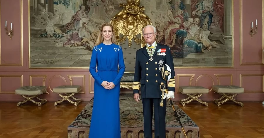 Посол Украины в Швеции Светлана Залищук в платье Poustovit встретилась с королем Карлом XVI Густавом