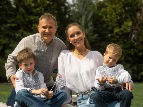 Юрий Горбунов с сыновьями поздравил Осадчую с днем рождения видеообращением