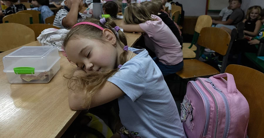 Як організувати харчування школяра при нестачі сну після нічних тривог - поради дієтолога