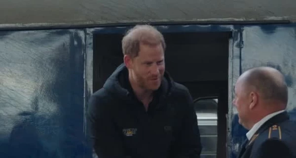 Принц Гарри в Киеве посетил музей истории Украины во Второй мировой войне и встретился с ветеранами