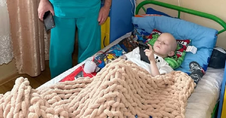 У Києві вперше у світі встановили унікальний протез 6-річному хлопчику