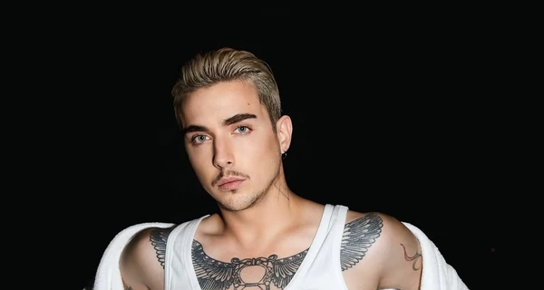 MELOVIN вышел на связь после госпитализации и показался под капельницами