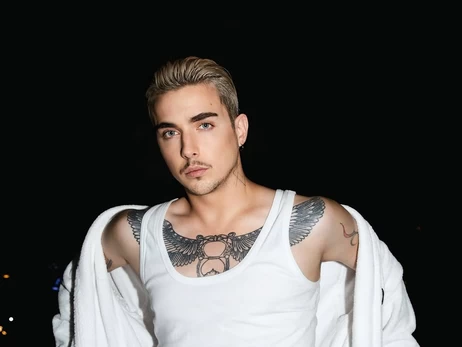 MELOVIN вышел на связь после госпитализации и показался под капельницами