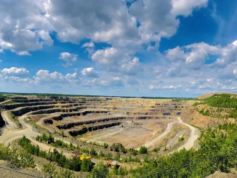 Екскурсія «Місячною пустелею»: на Поліссі можна відвідати нелегальні копанки бурштину