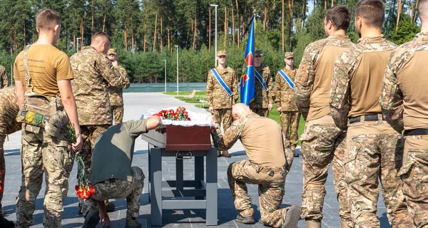 Впервые на Национальном военном кладбище похоронили защитника, чье имя известно