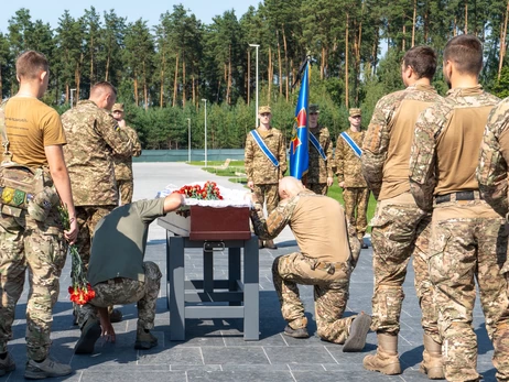 Уперше на Національному військовому кладовищі поховали захисника, чиє імʼя відоме