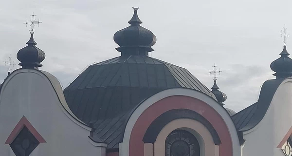 В Польше срезали крест с украинской церкви, украинское посольство требует действий