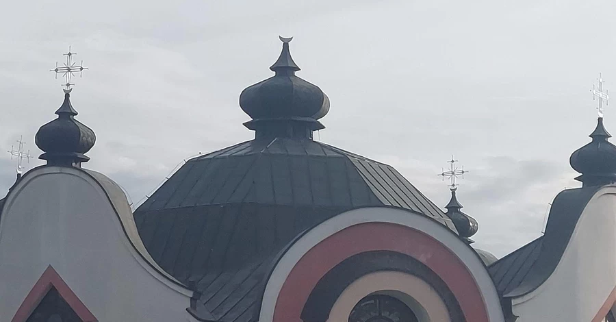 В Польше срезали крест с украинской церкви, украинское посольство требует действий
