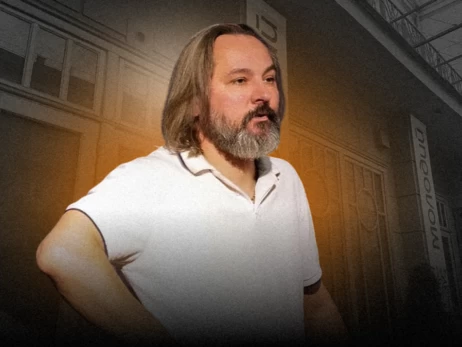 Билоус, обвиненный в домогательствах, ставит пьесу Корчинского в театре 